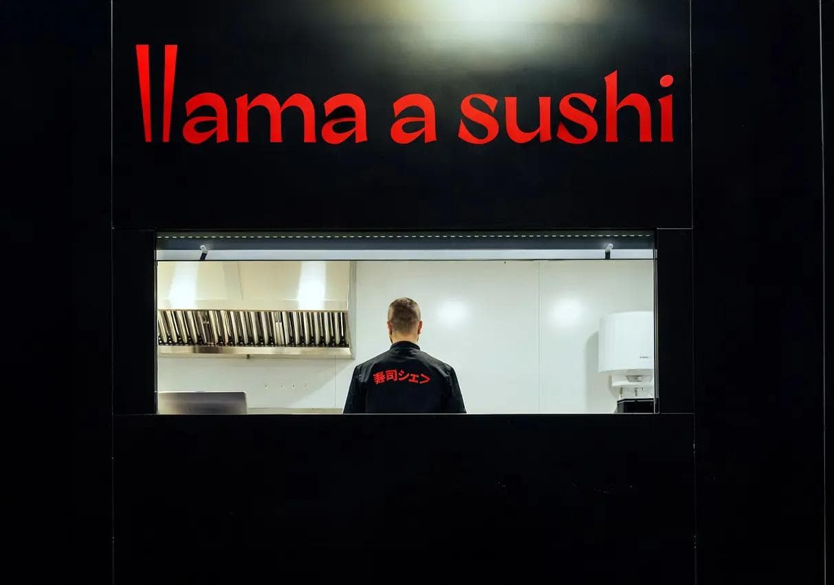 Llama a sushi